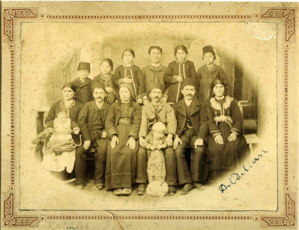 Η οικογένεια Ντιλντιλιάν, Σεβάστεια, περ. 1890. Φωτογραφική συλλογή οικογένειας Ντιλντιλιάν. 