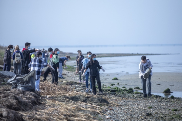 600 κιλά απορριμμάτων απομακρύνθηκαν από την παραλία της Πυλαίας  κατά τη διάρκεια του εθελοντικού καθαρισμού από το Κολλέγιο Ανατόλια
