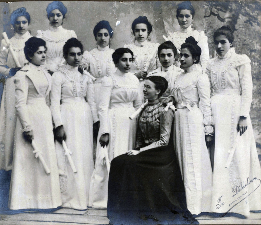 Από την αποφοίτηση της τάξης του 1901 στο Σχολείο Θηλέων του Κολλεγίου Ανατόλια. Αρχείο Κολλεγίου Ανατόλια.